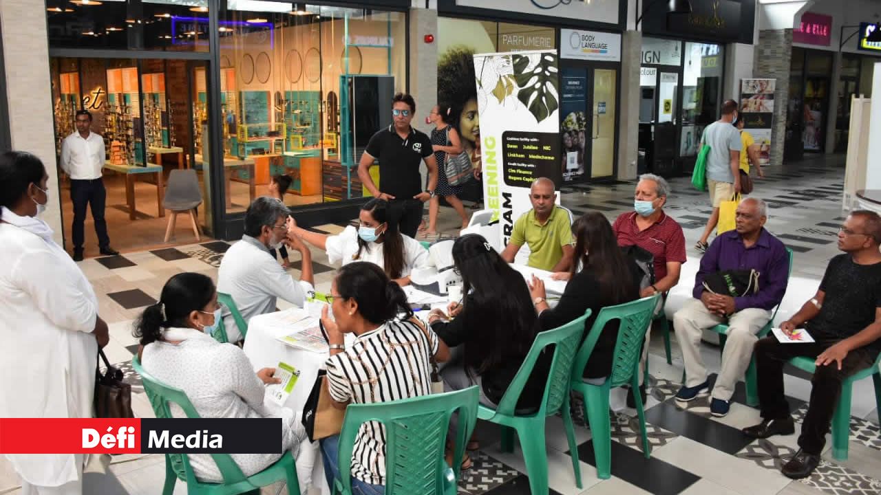 La file d’attente sur les stands démontre l’engouement pour les tests de santé.