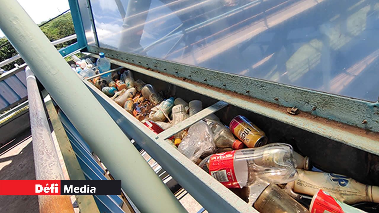 Outre l’usure des infrastructures, l’incivisme des usagers saute aux yeux.