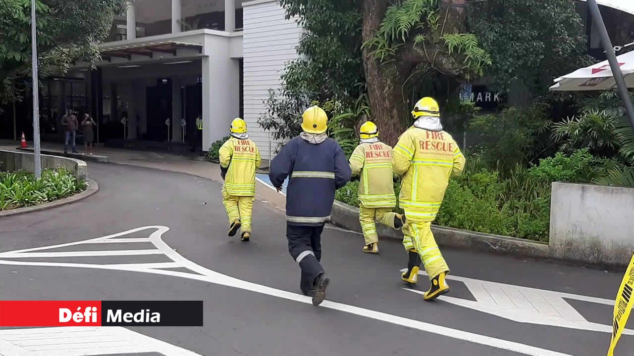 Les pompiers se rendant sur les lieux. Simulation d’incendie