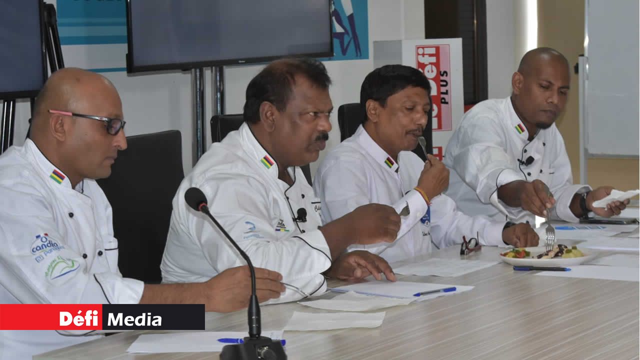 Les membres du jury ont goûté aux plats des candidats sélectionnés à tour de rôle.
