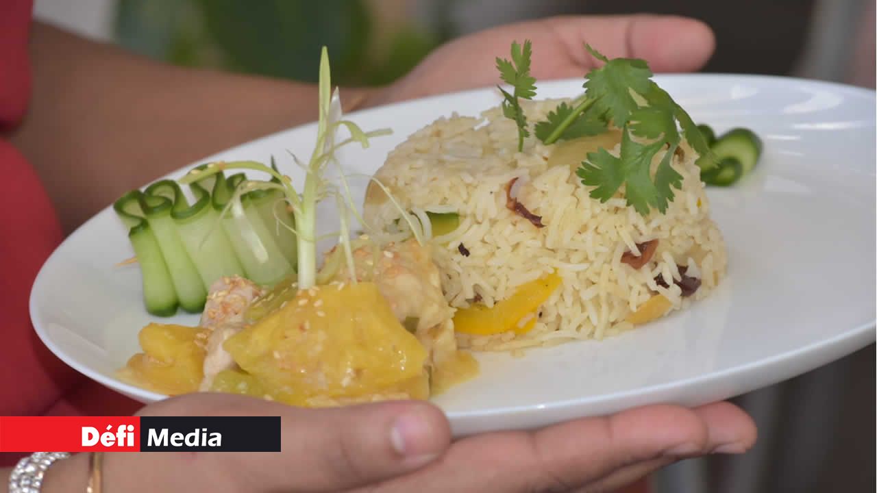 Chitrasing, une habitante de Nouvelle-France, a proposé un plat de poulet à l’ananas et un riz sauté.