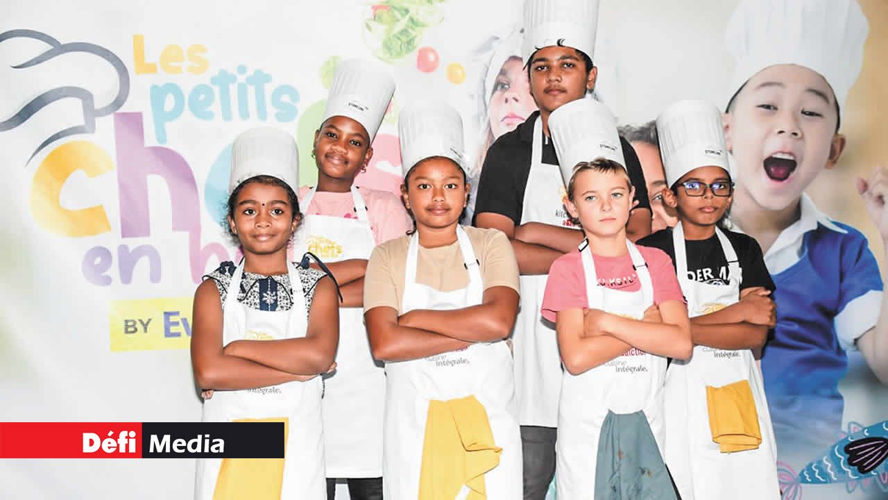 Les six qualifiés pour la demi-finale : (de g. à dr.) Teshini, Noemi, Jemina, Shaan, Léo et Ryan.