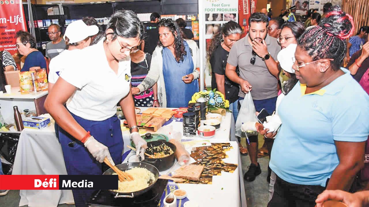 Des dégustations ont lieu sur le stand d’ABC Foods.