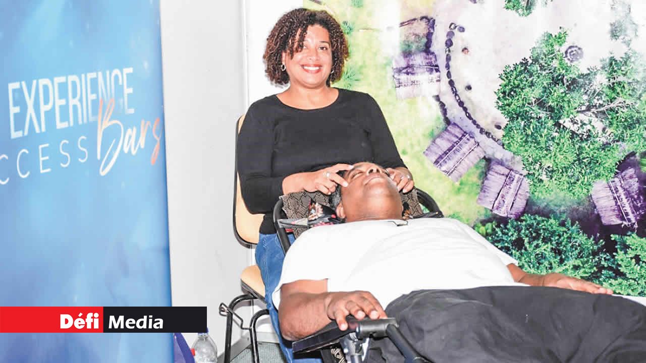 Séance de massage sur le stand de Vortex.