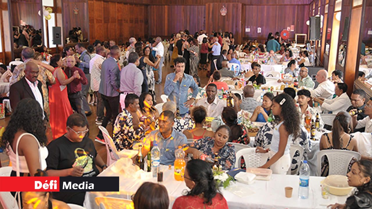 De nombreuses personnes sont venues au bal afin de revivre leurs souvenirs.