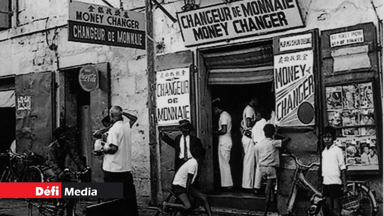 Le bureau de change à Port-Louis à l’époque appelé « changeur de monnaie » @Goorooduth Chuttoo. Le bureau de change à Port-Louis à l’époque appelé « changeur de monnaie » @Goorooduth Chuttoo.