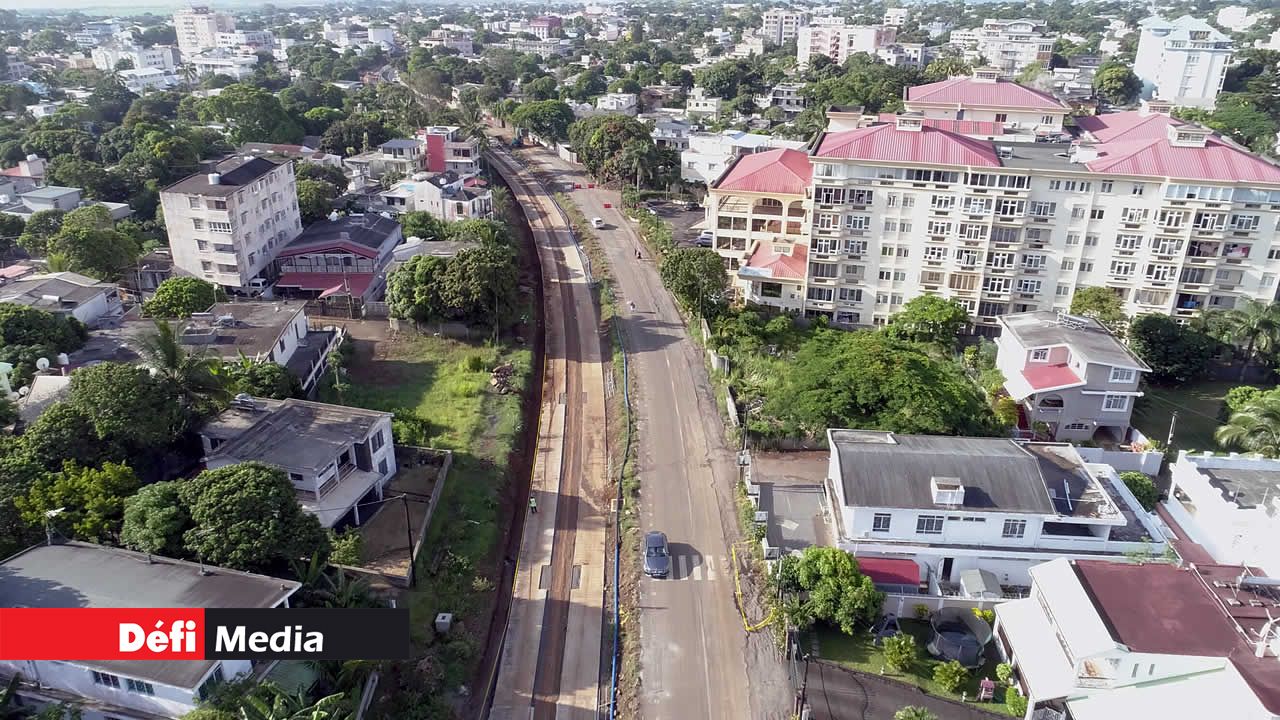 à la rue Vandermech les « slabs » en béton sont déjà présentes pour attendre les premiers rails du métro à être posés.