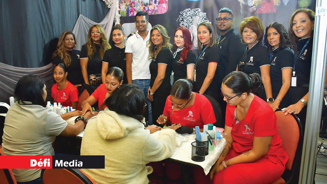 Photo souvenir pour l’Académie de Marion Coiffure et Esthétique pendant le salon.