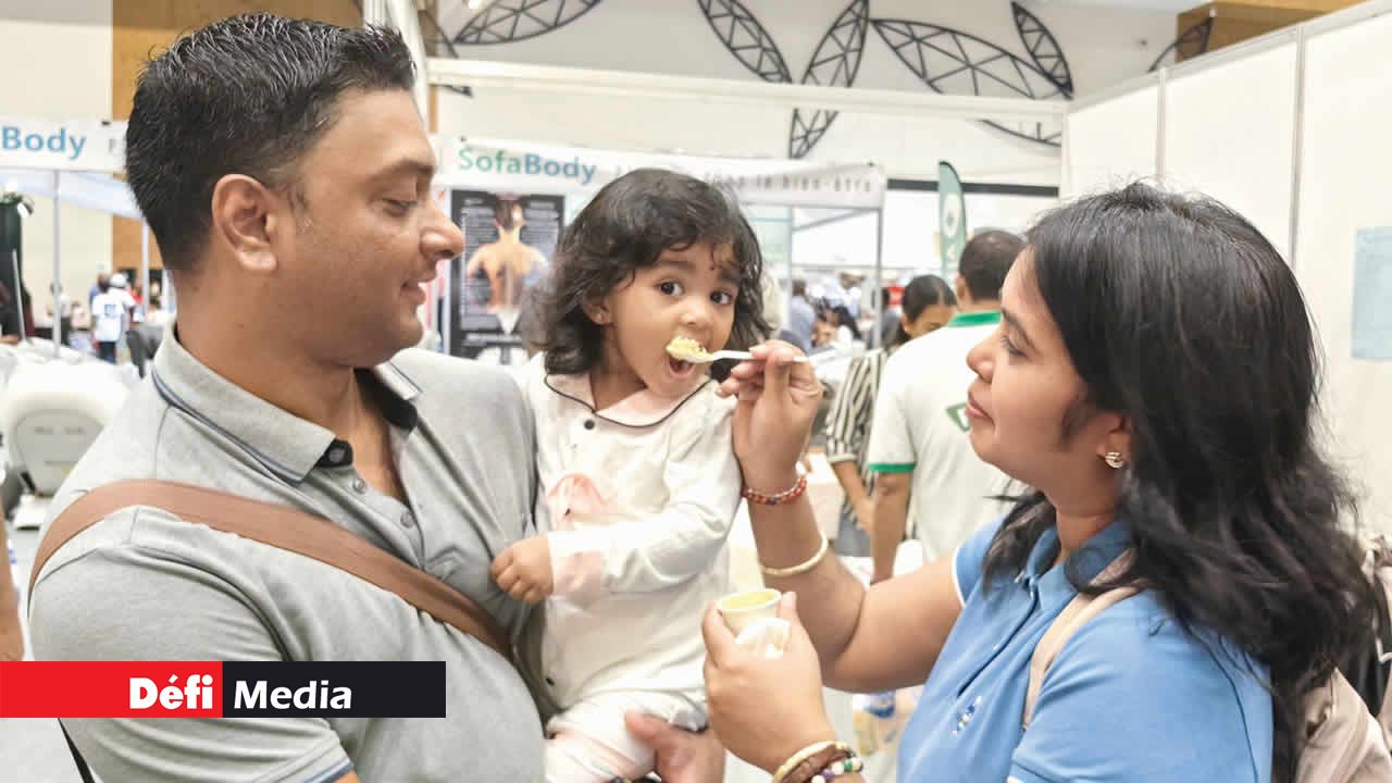 Dégustation pour cette famille venant de Pamplemousses.
