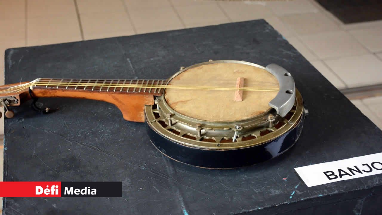 Le banjo ajoute un cachet spécial à la prestation. Séga tipik