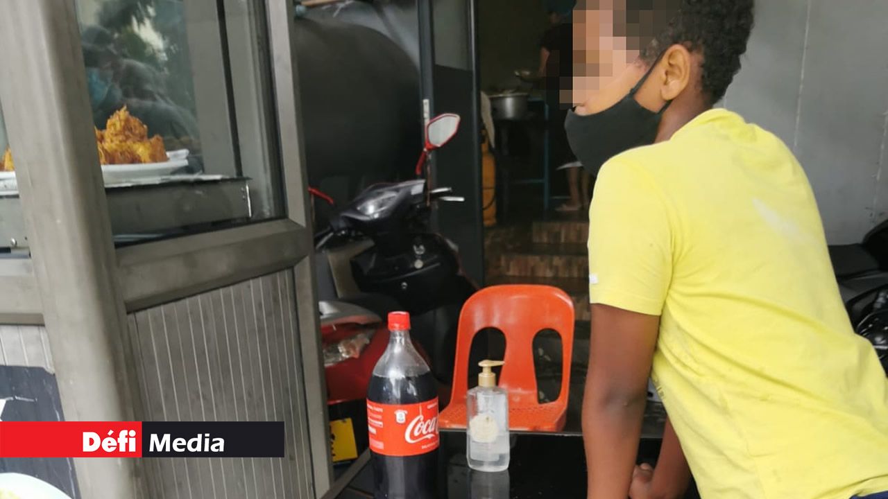 Cet enfant n’a pas conscience du danger qui le guette.