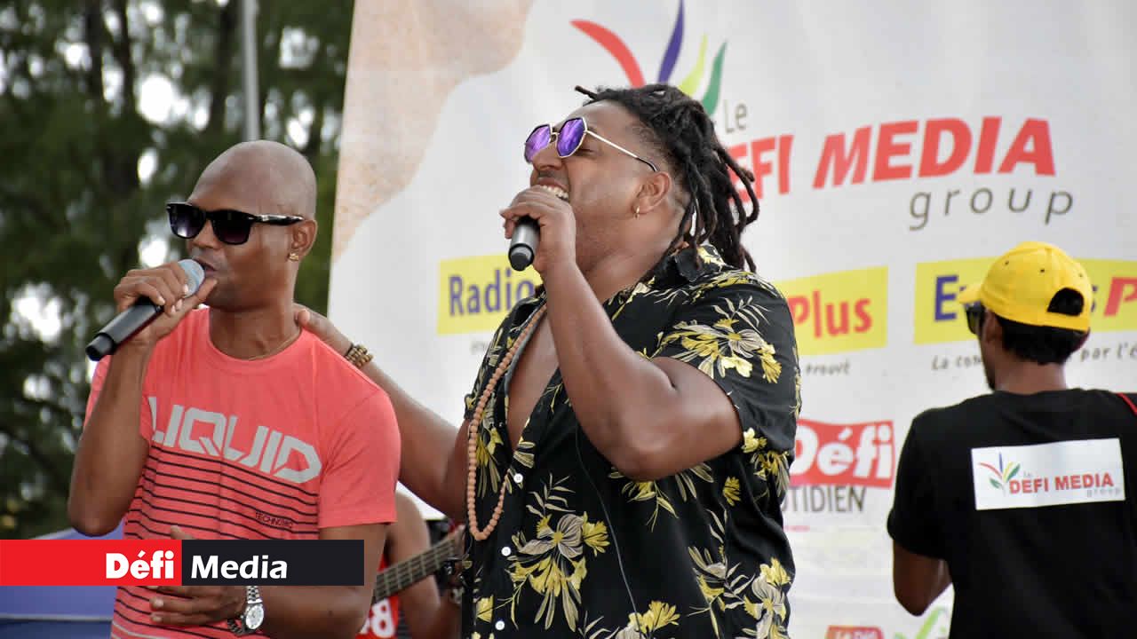 Lin et Jason Heerah, un duo d’enfer. Beach Tour de Radio Plus à Flic-en-Flac