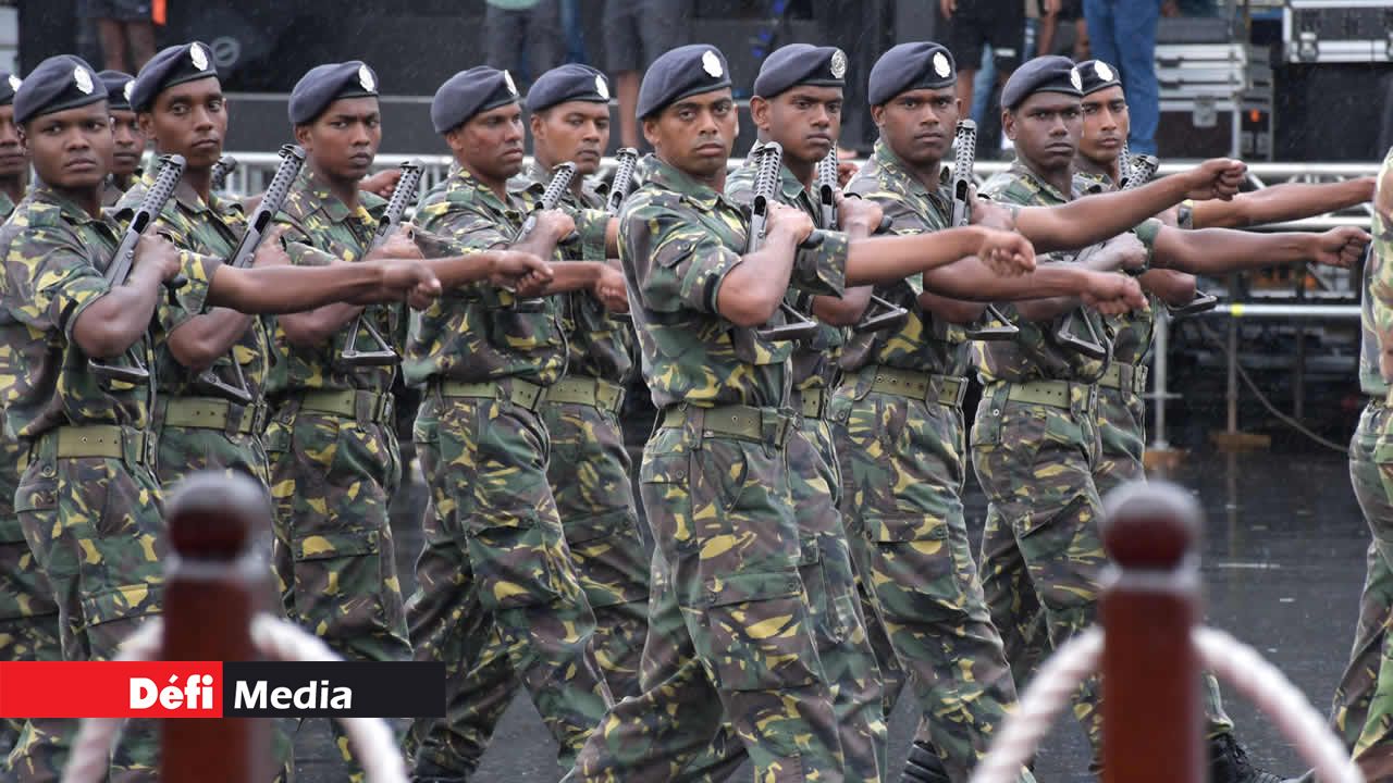 Différents éléments de la SMF, du GIPM, de la SSU, du MARCOS et autres unités défilant lors de la répétition.