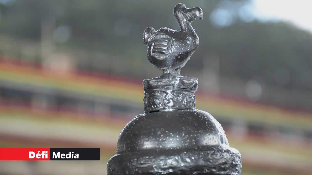 Le dodo ornant le « mace » (le bâton du chef d’orchestre), symbole de la fierté mauricienne en ce jour spécial.