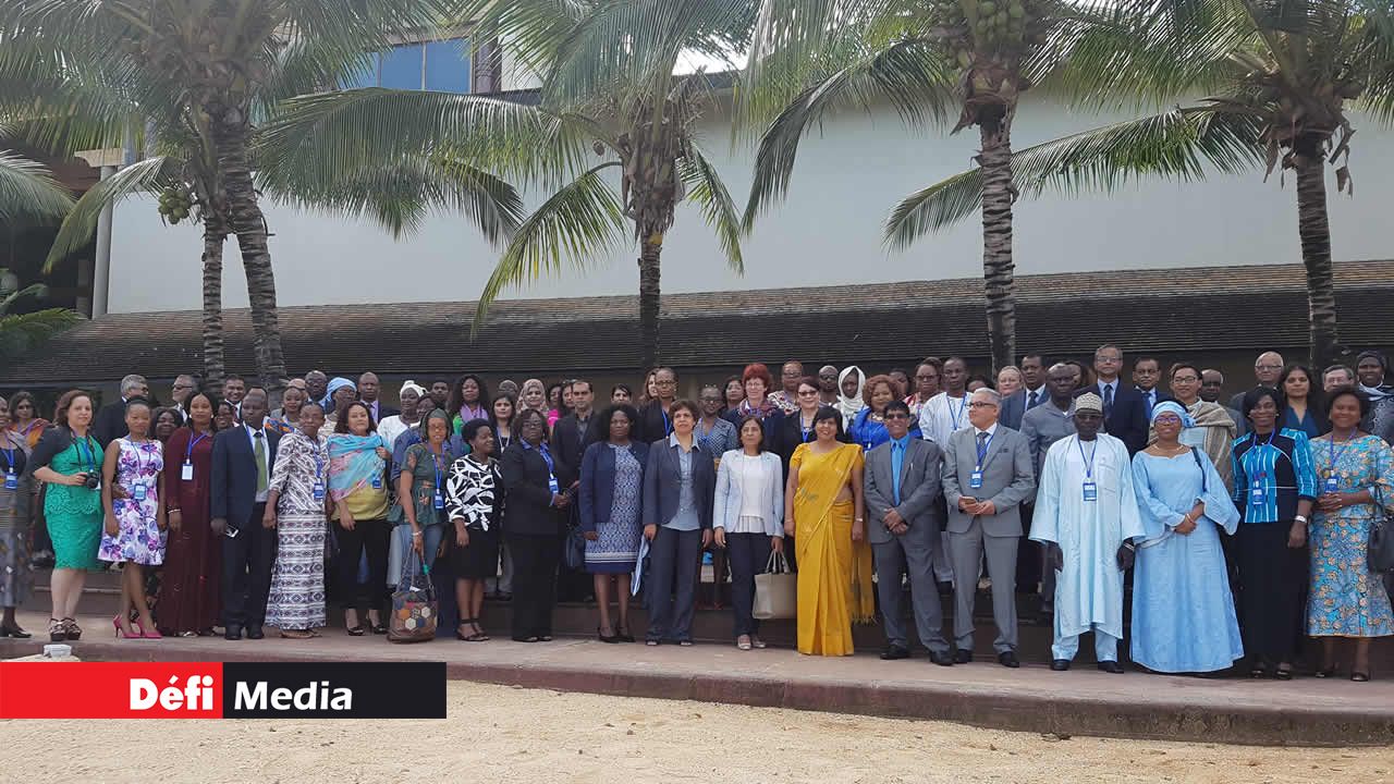 La conférence donne lieu à des échanges