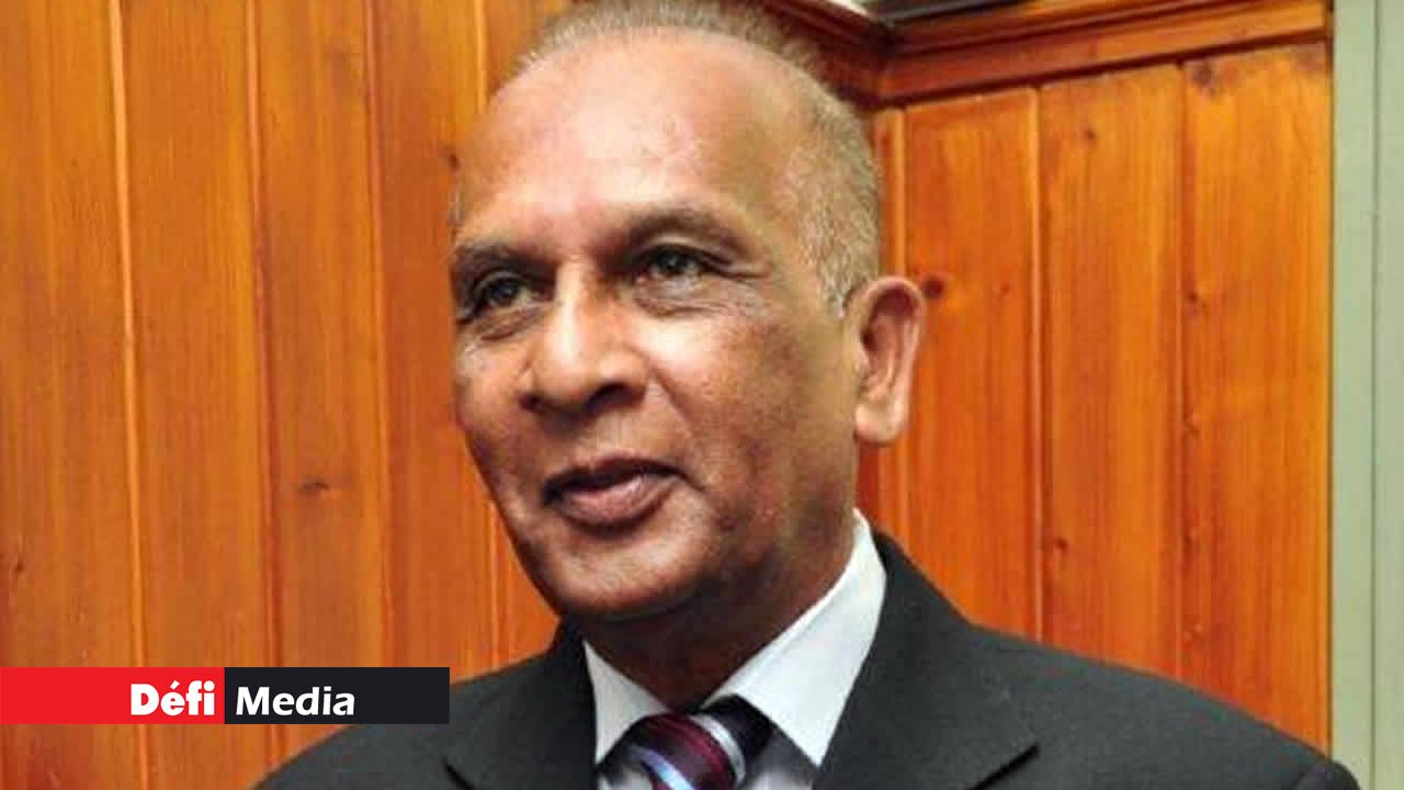 L’huissier libéral doit souvent servir du papier timbré. 