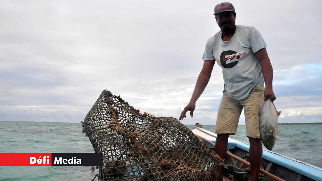 Ton Chole a appris le métier de son père. pêche aux casiers
