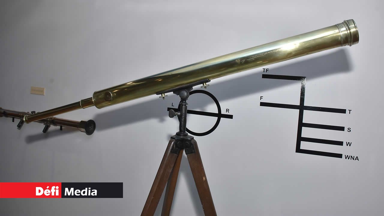 Télémètre optique pour le calcul de la distance des objets sur la côte. Utilisé avant que le radar ne soit disponible. Télémètre optique pour le calcul de la distance des objets sur la côte. Utilisé avant que le radar ne soit disponible.