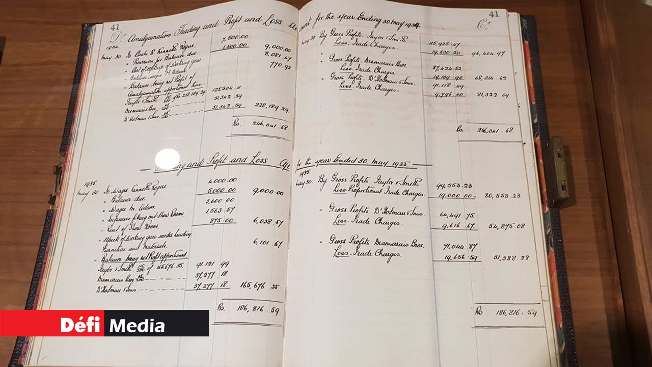 Un livre de comptes datant de 1930. Un livre de comptes datant de 1930.