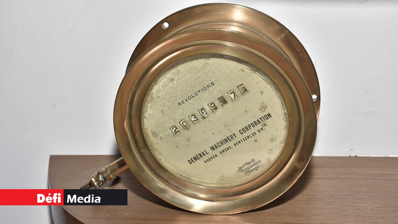 Compteur pour le moteur. Compteur pour le moteur.