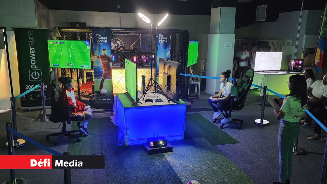 Neriya Malbrook (à g.) en pleine action lors du tournoi.