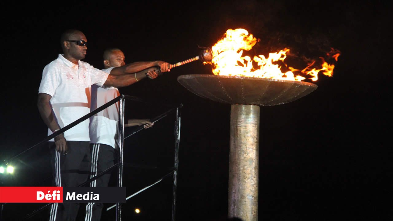 En 2017. Le flambeau, symbole de la flamme de l’indépendance et de la République, était allumé et s’est éteint le 12 mars 2018, marquant une année de festivités pour célébrer le 50e anniversaires de l’indépendance de Maurice. Le flambeau est passé dans 12 régions différentes chaque mois.