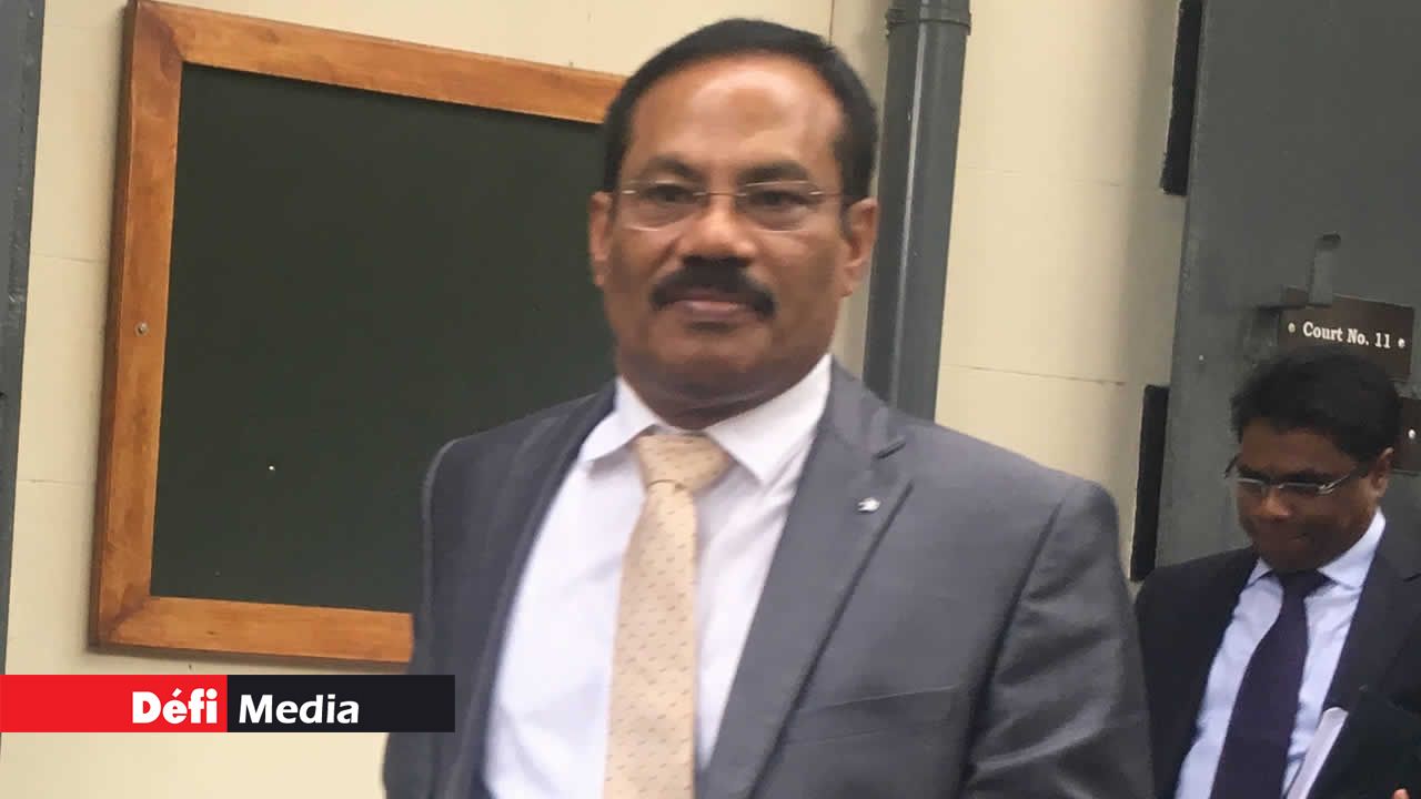 Padassery Kuriakose Kuriachen, l’Acting Chief Executive de la FSC, quittant la Commision d’enquête Britam le mardi 11 juillet.