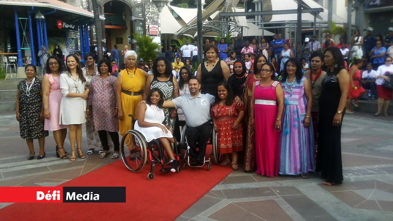 Défilé des femmes handicapées  et survivantes du cancer