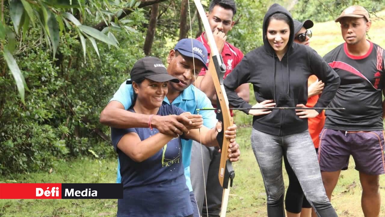 L’initiation au tir à l’arc a rapproché Jay et Nirmala. The Reality Show de Radio Plus