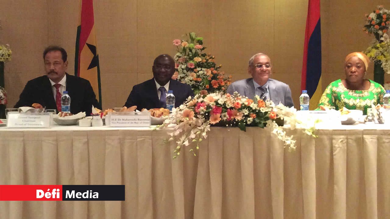 Le ministre Lutchmeenaraidoo