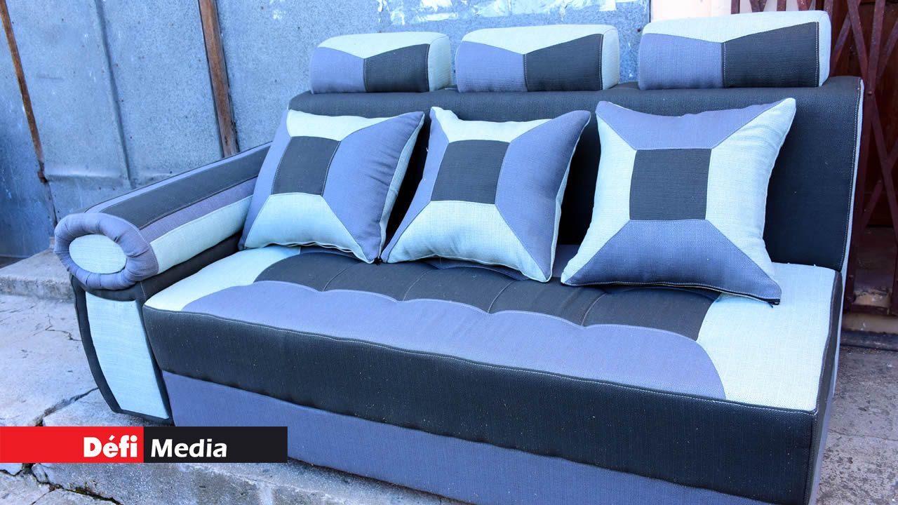Les canapés font partie de l’ameublement de base. Menuiserie