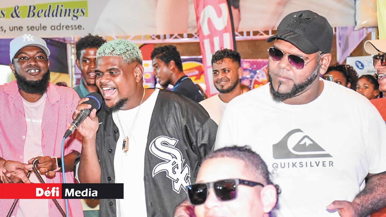 Les artistes ont interprété quelques morceaux, égayant l’atmosphère.