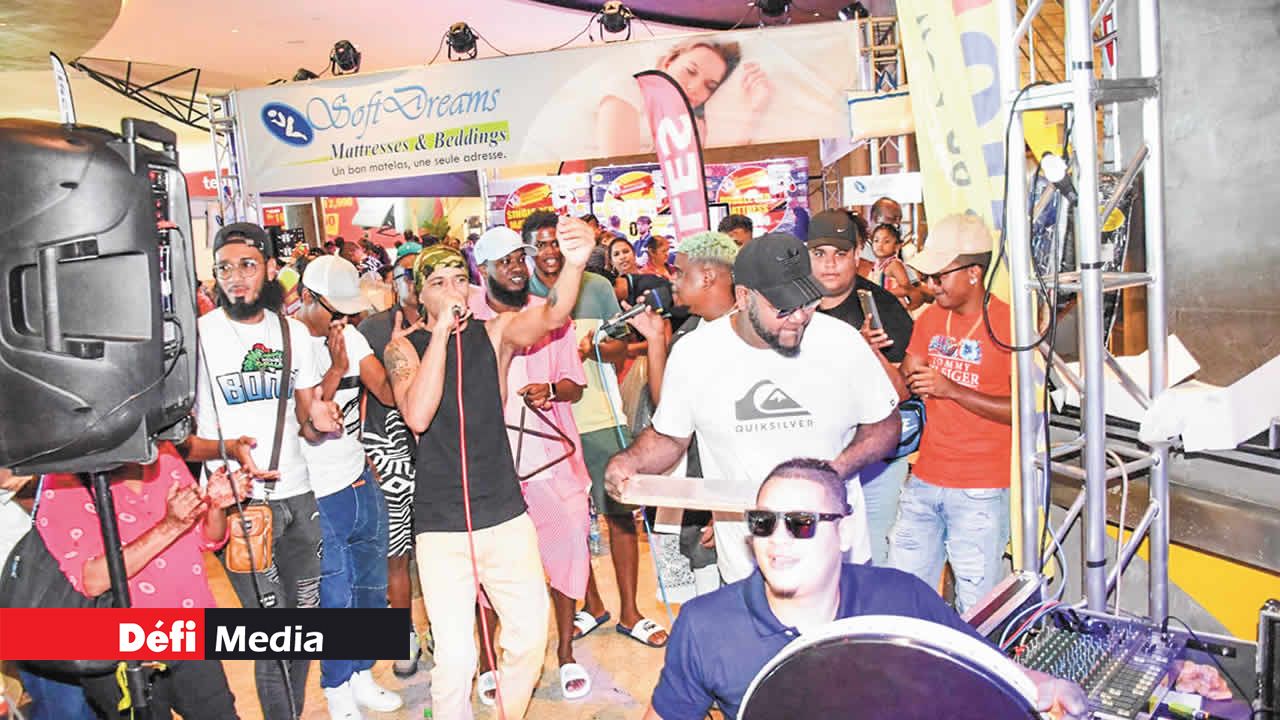 L’Atrium du SVICC a accueilli les artistes, notamment El Passi, lors de l’événement.