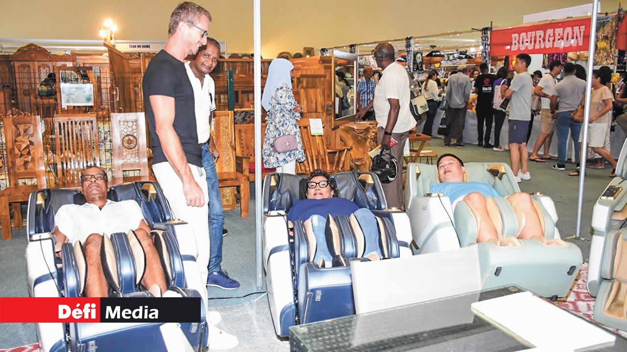 Certains ont profité d’un petit massage sur les fauteuils de massage de Sofa Body.