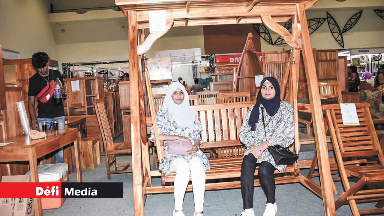 Living Teak dévoile une vaste gamme de meubles en teck.