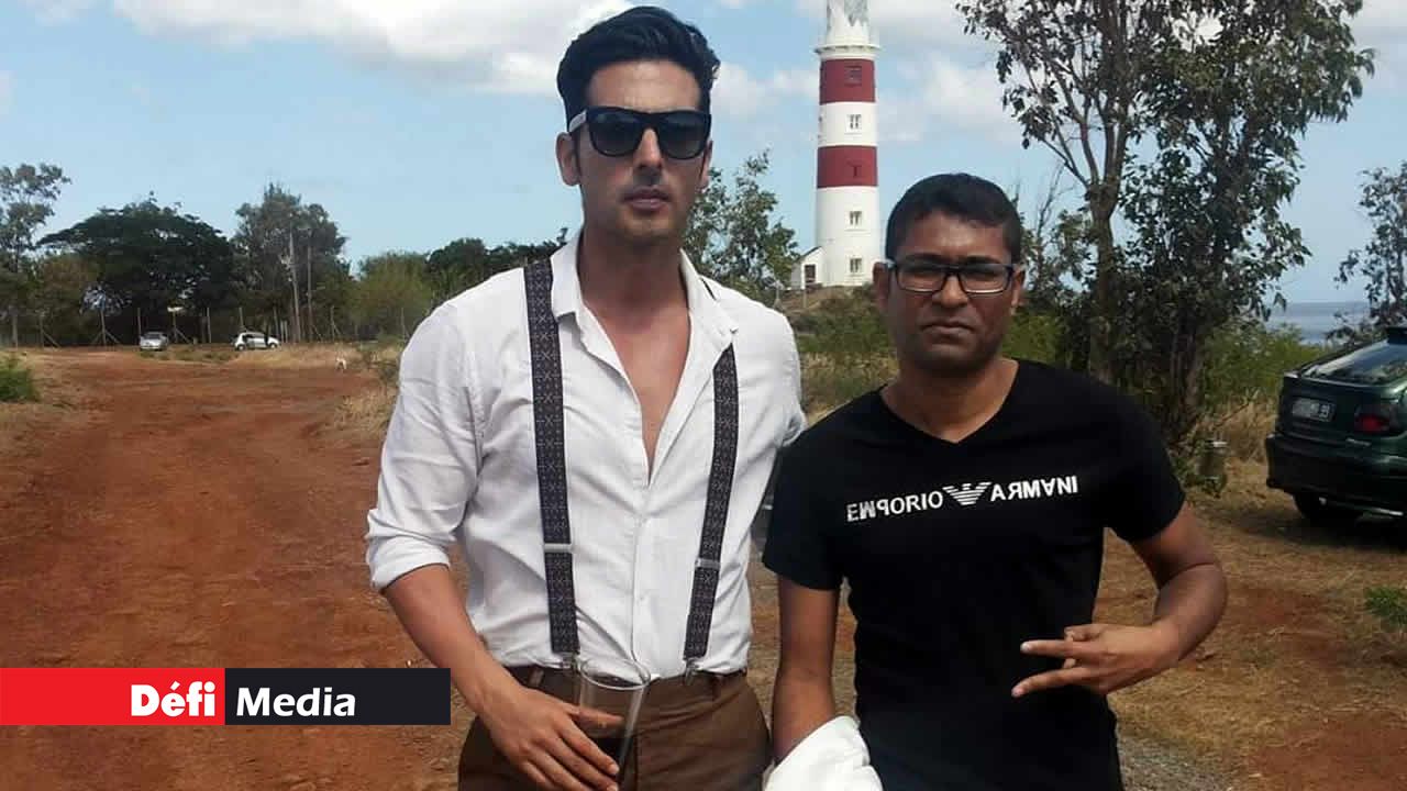 En août 2017, l’acteur Zayed Khan tournait pour sa première série télévisée, Haasil. Ils étaient à Albion. Kunal Kutwaroo
