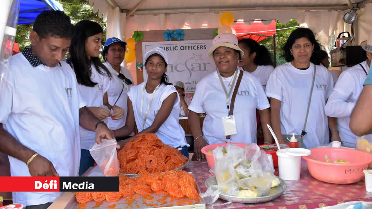 Les sucreries faisaient partie du dessert offert. Kermesse au Gymkhana