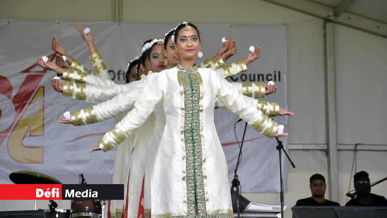 Des spectacles au programme de cette belle journée. Kermesse au Gymkhana