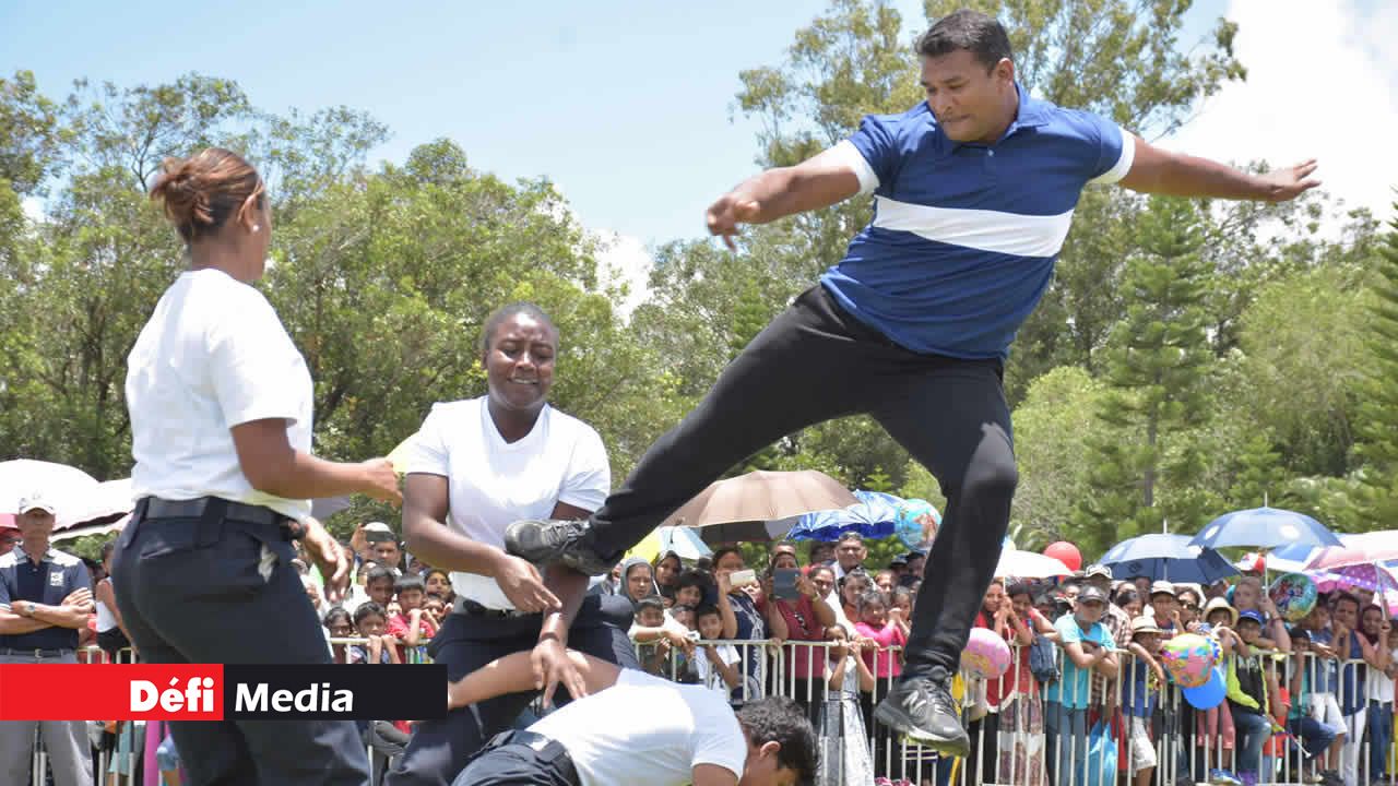 Démonstration d’arts martiaux par la MPF. Kermesse au Gymkhana