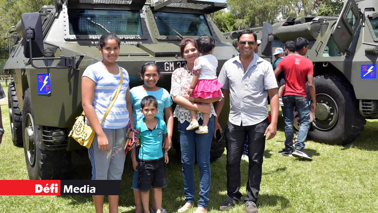 Jour de joie pour cette famille. Kermesse au Gymkhana