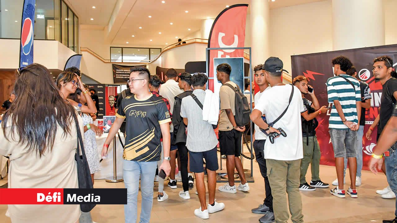 Les joueurs et visiteurs présents au Gaming Arena.