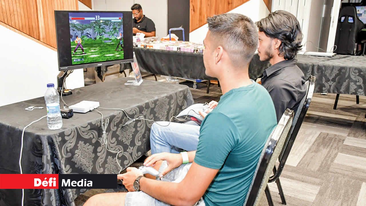 Différentes activités, dont des jeux vidéo, sont proposées aux visiteurs.