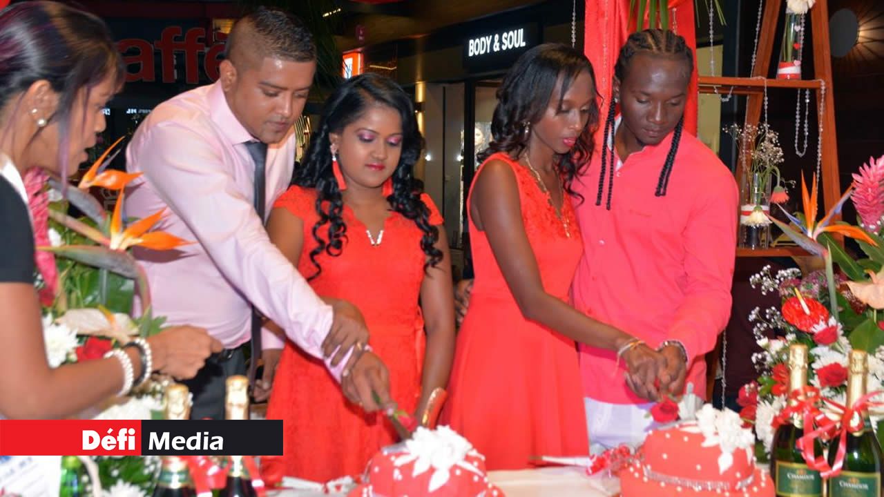 Stephano et Charlène Stafford (à dr.) sont l’un des deux couples dont les fiançailles étaient offertes par Radio Plus l’an dernier. Saint-Valentin