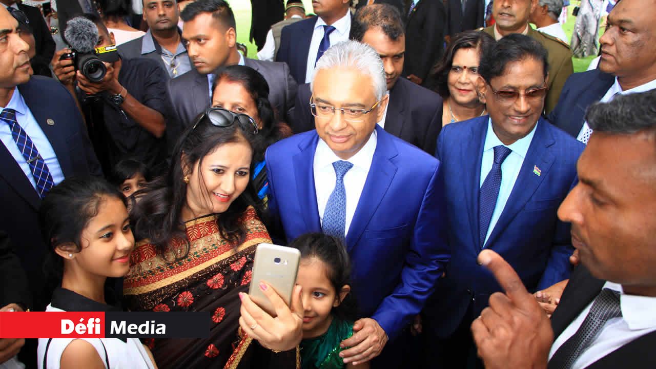 Les invités voulaient chacun se faire prendre en photo avec Pravind Jugnauth. Garden Party