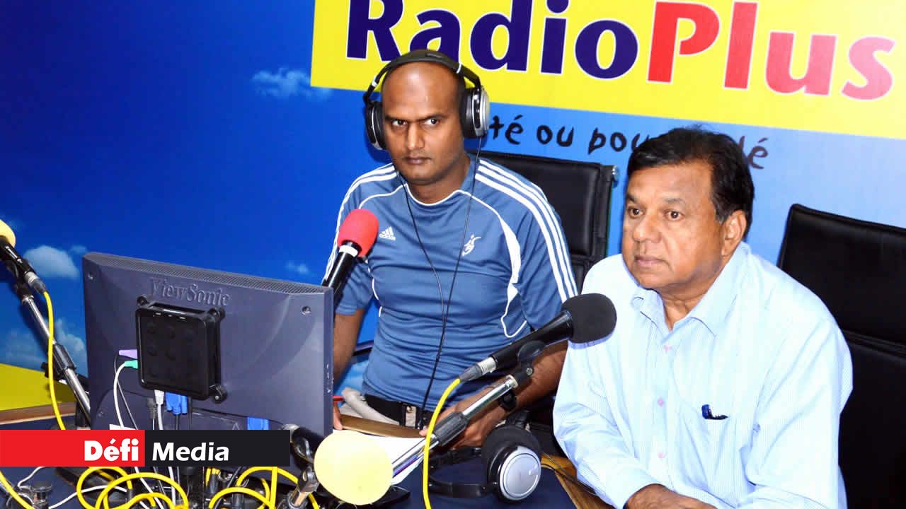 Nawaz Noorbux et Jugdish Joypaul à l’œuvre. 