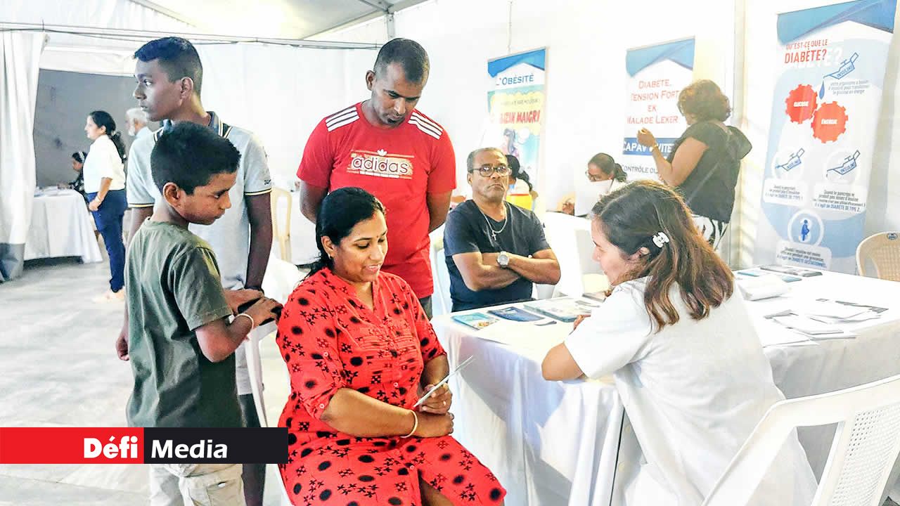 La famille Horril Roy, de Sébastopol, s’est déplacée au complet pour profiter de la caravane de santé organisée au Tribeca Mall.