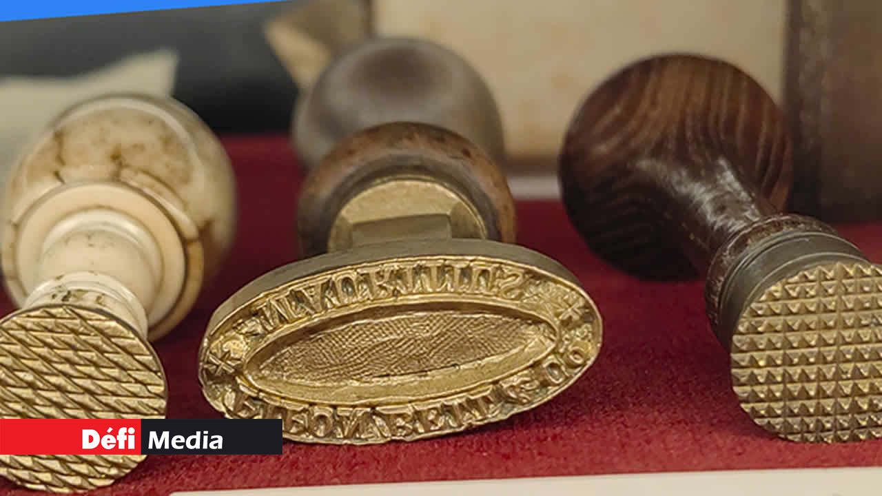 Tampon spécial pour la fabrication des motifs en relief sur les billets de banque.