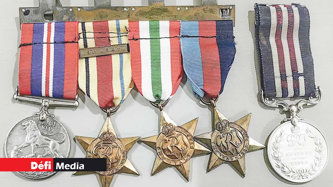 Set de médailles attribuées pendant la Seconde Guerre mondiale à feu Anfre Ah Tong.