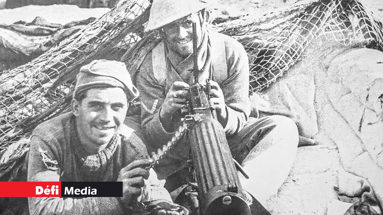 Équipe de mitrailleuses Vickers de la Compagnie Z, 1er Bataillon des Royal Northumberland Fusiliers - Égypte.