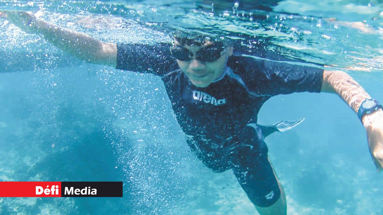 Yuri faisant du snorkeling.